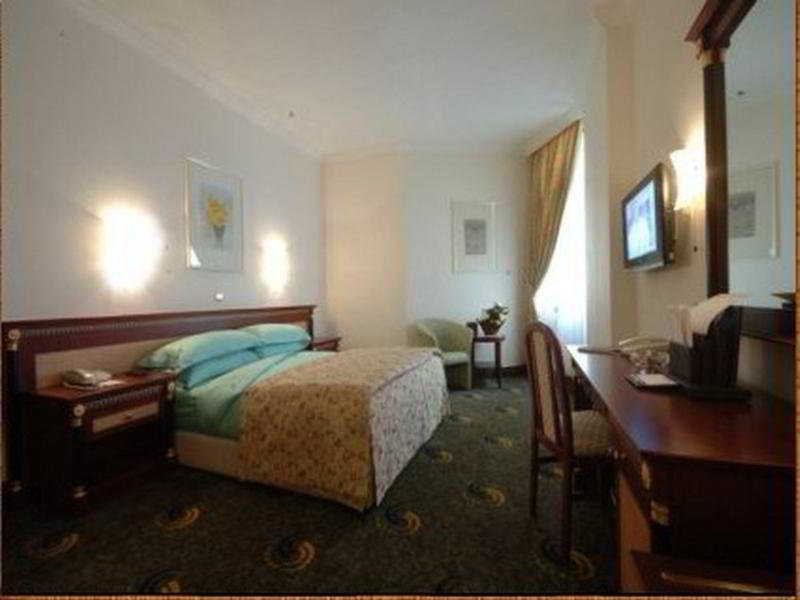 Al Shohada By Palm Rich Makkah Mecca Exterior foto A room at the hotel