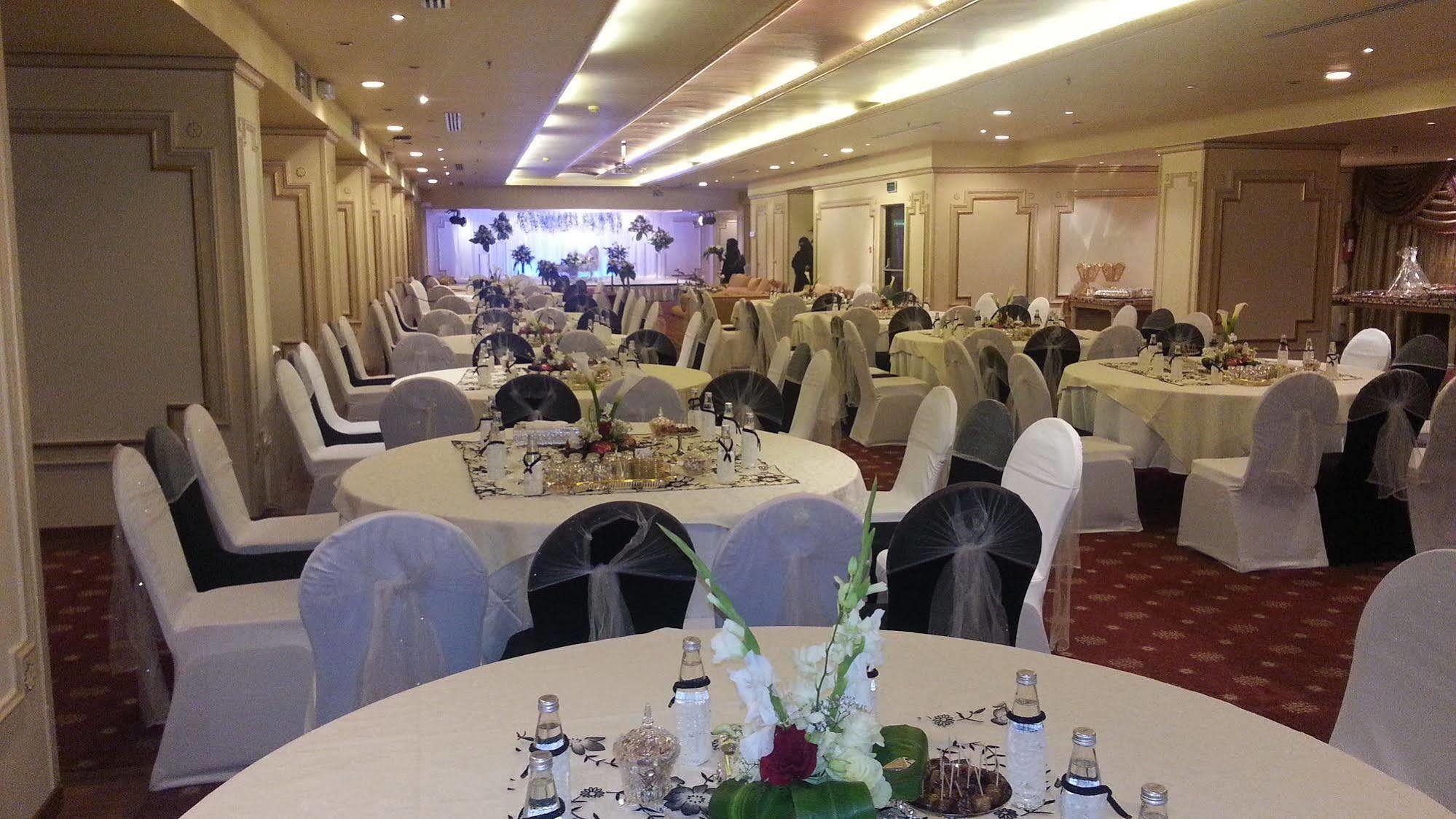 Al Shohada By Palm Rich Makkah Mecca Exterior foto The ballroom of the hotel