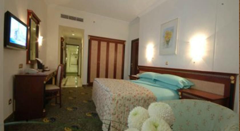 Al Shohada By Palm Rich Makkah Mecca Exterior foto A room at the hotel